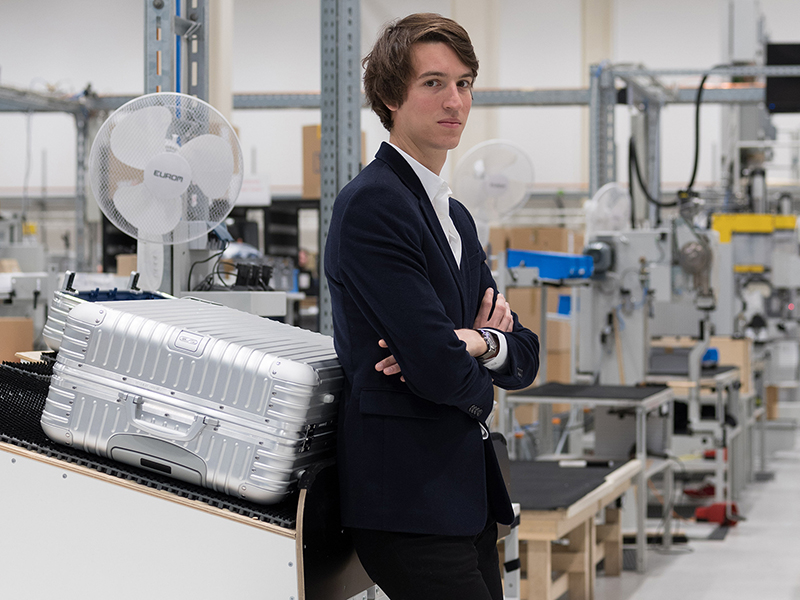 Rimowa تتعاون مع فيرجل أبلوه لإطلاق تشكيلة من حقائب السفر